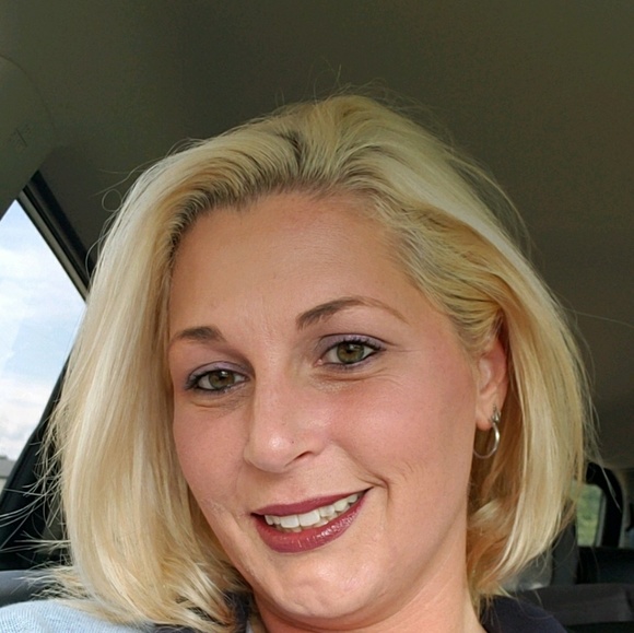 Meet your Posher, Julie - Picture 3 of 6